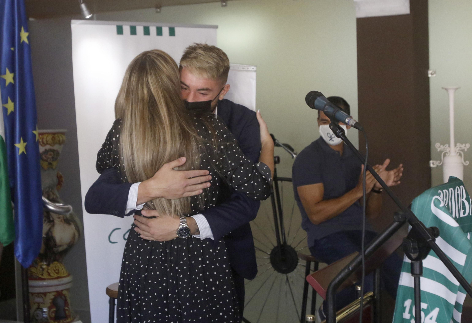 La presentación de Antonio Casas como jugador del Córdoba CF, en imágenes