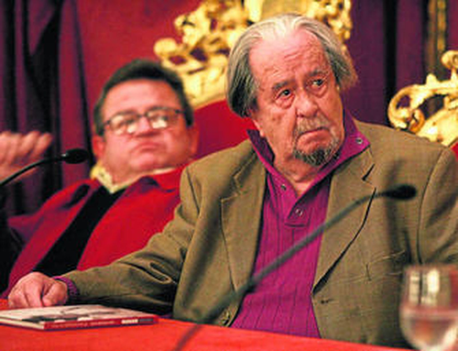 Carlos Edmundo de Ory, durante un acto en la Diputación Provincial.