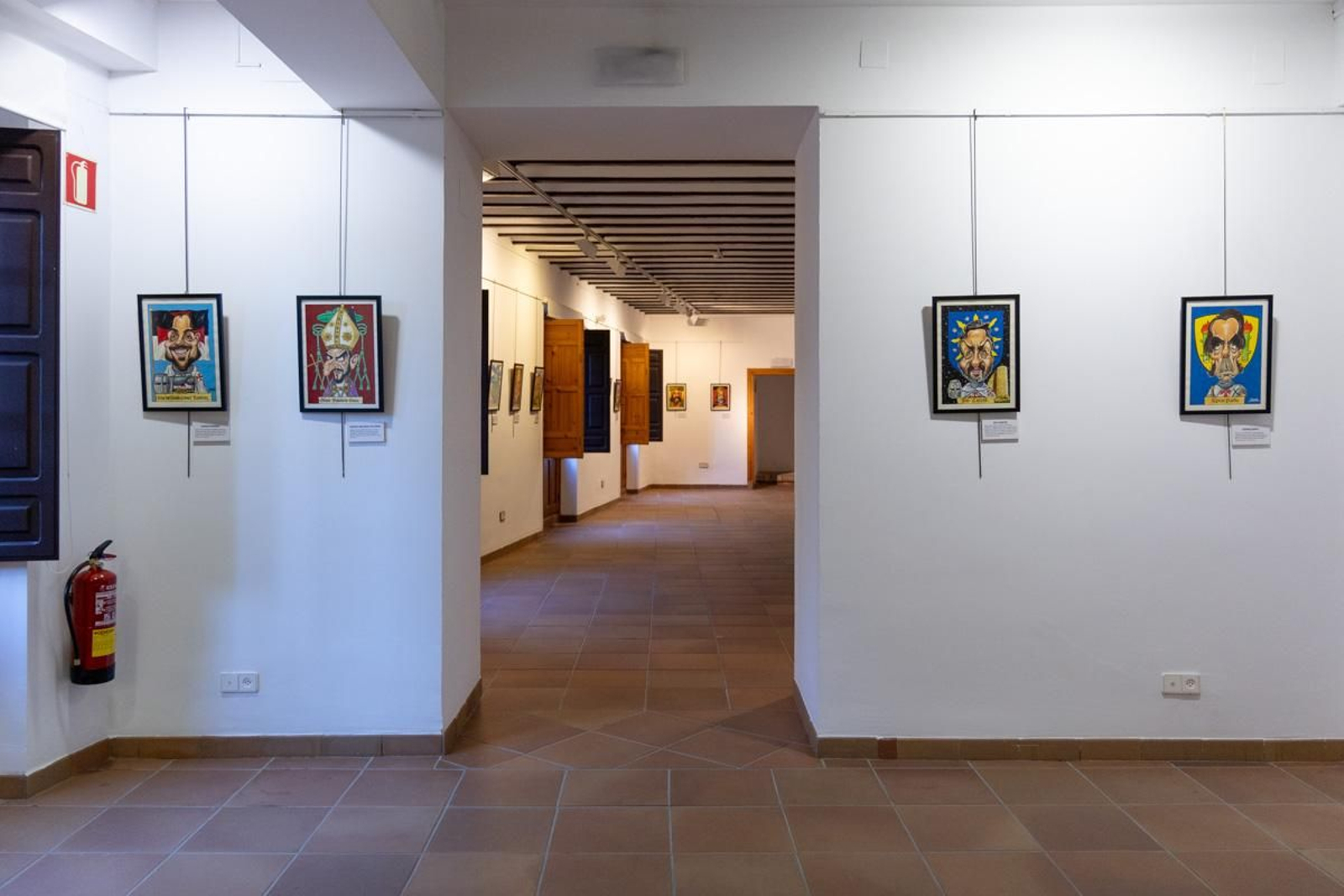 En imágenes: Juan Hervás retrata con caricaturas a destacados personajes de la Batalla de las Navas de Tolosa en esta exposición