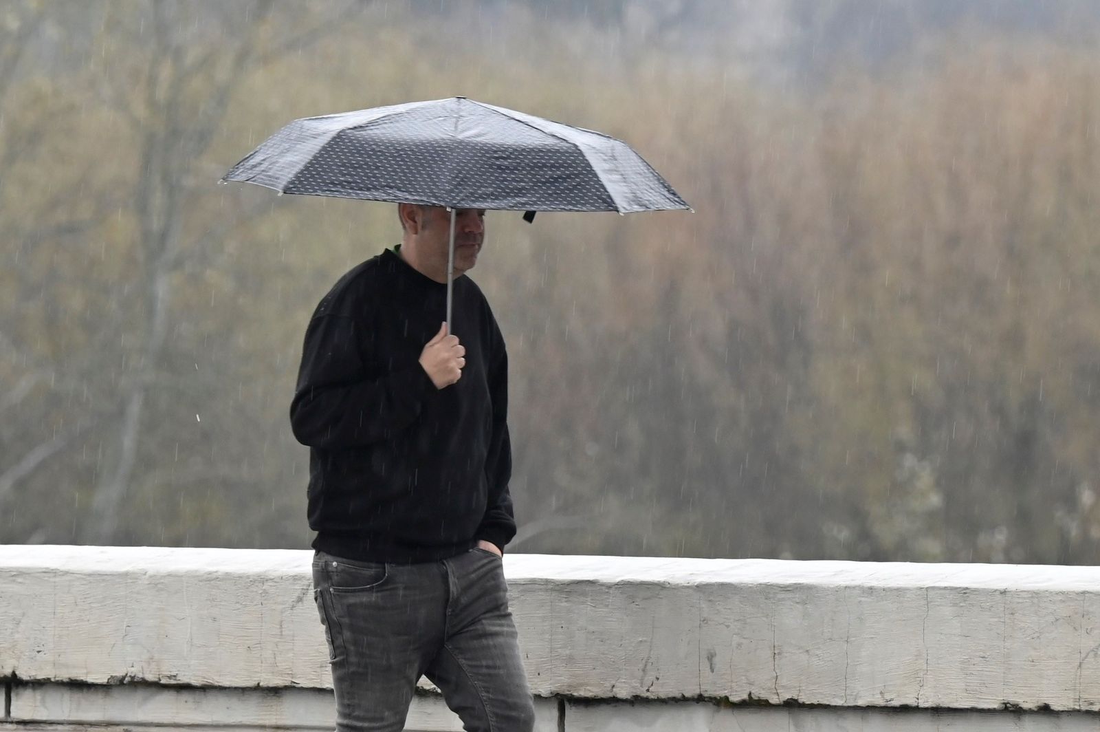 Las imágenes del Día de Andalucía pasado por agua en Córdoba