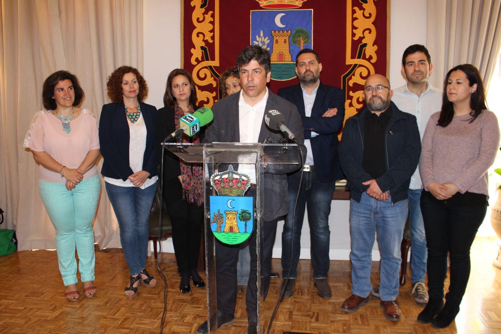 El alcalde de Montilla y el equipo de gobierno, esta mañana durante su comparecencia.