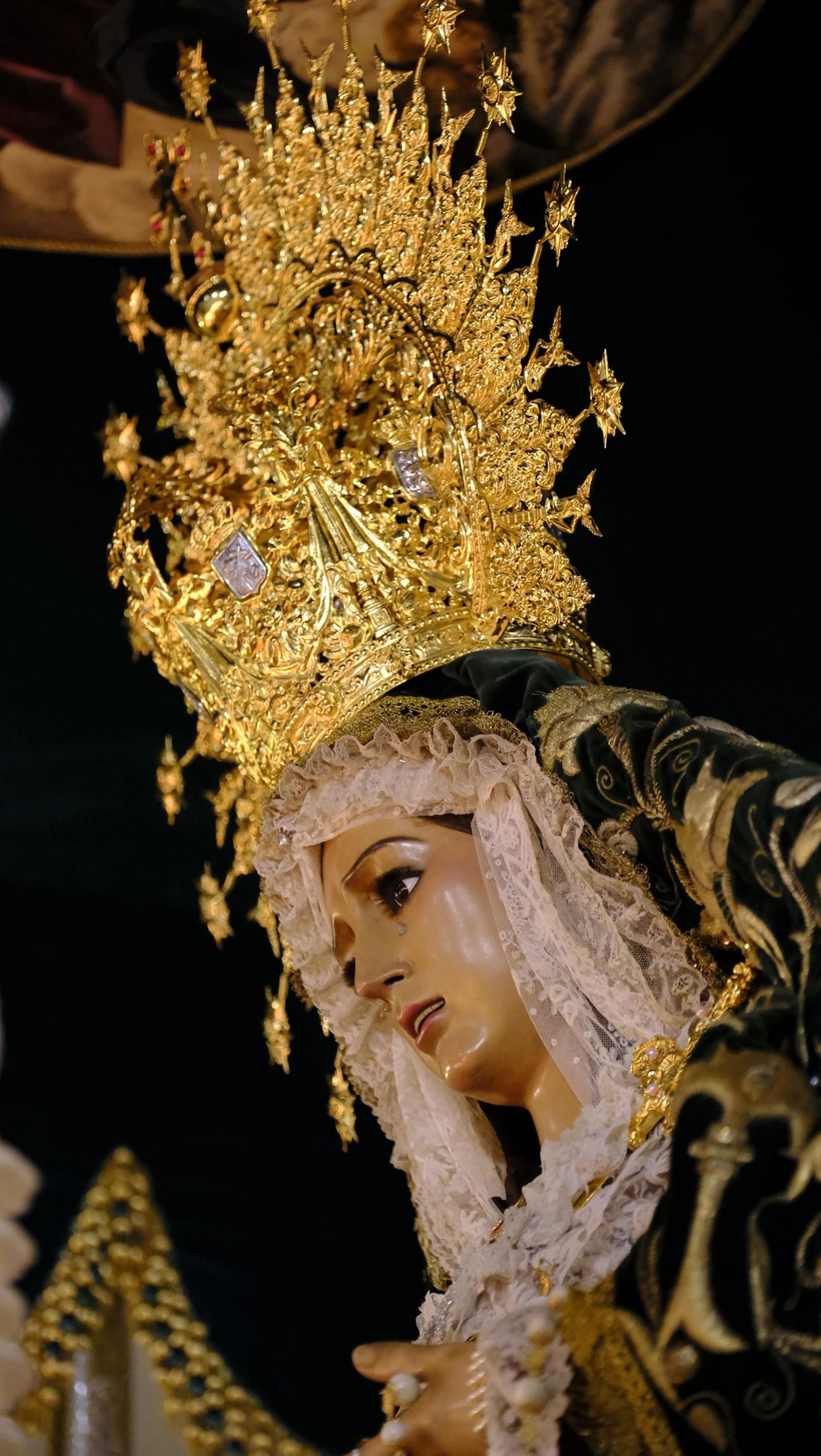 Estudiantes en la Semana Santa de Almería 2025