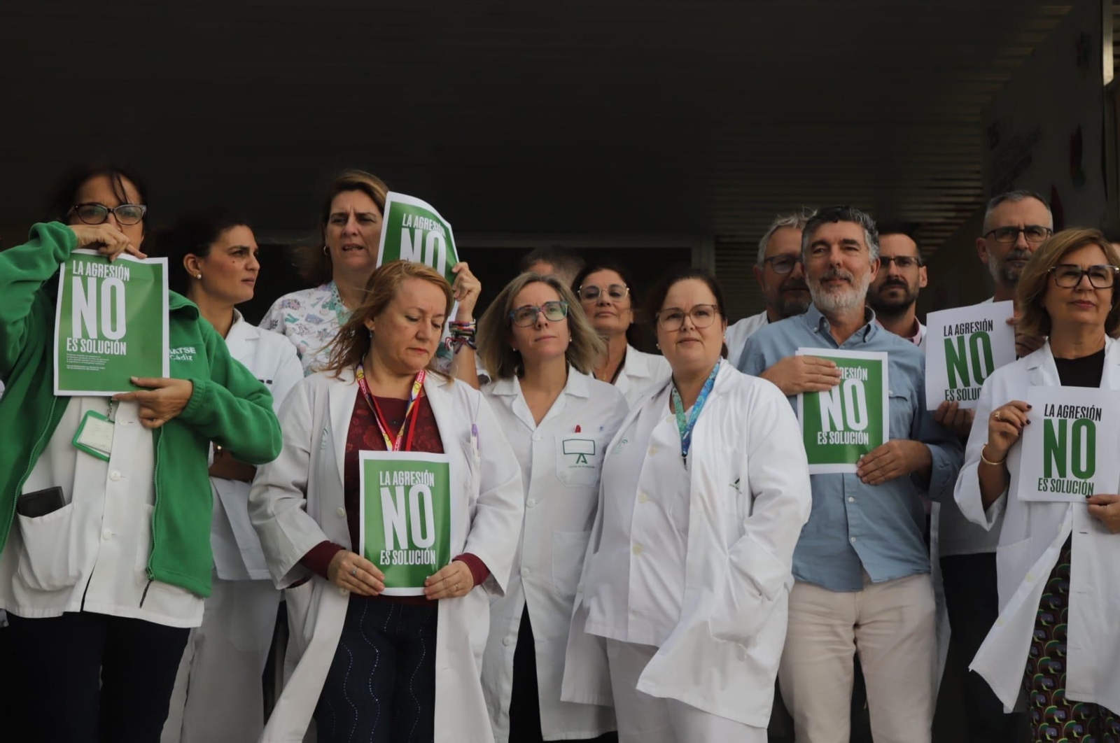 Sanitarios del Punta de Europa concentrados este martes.