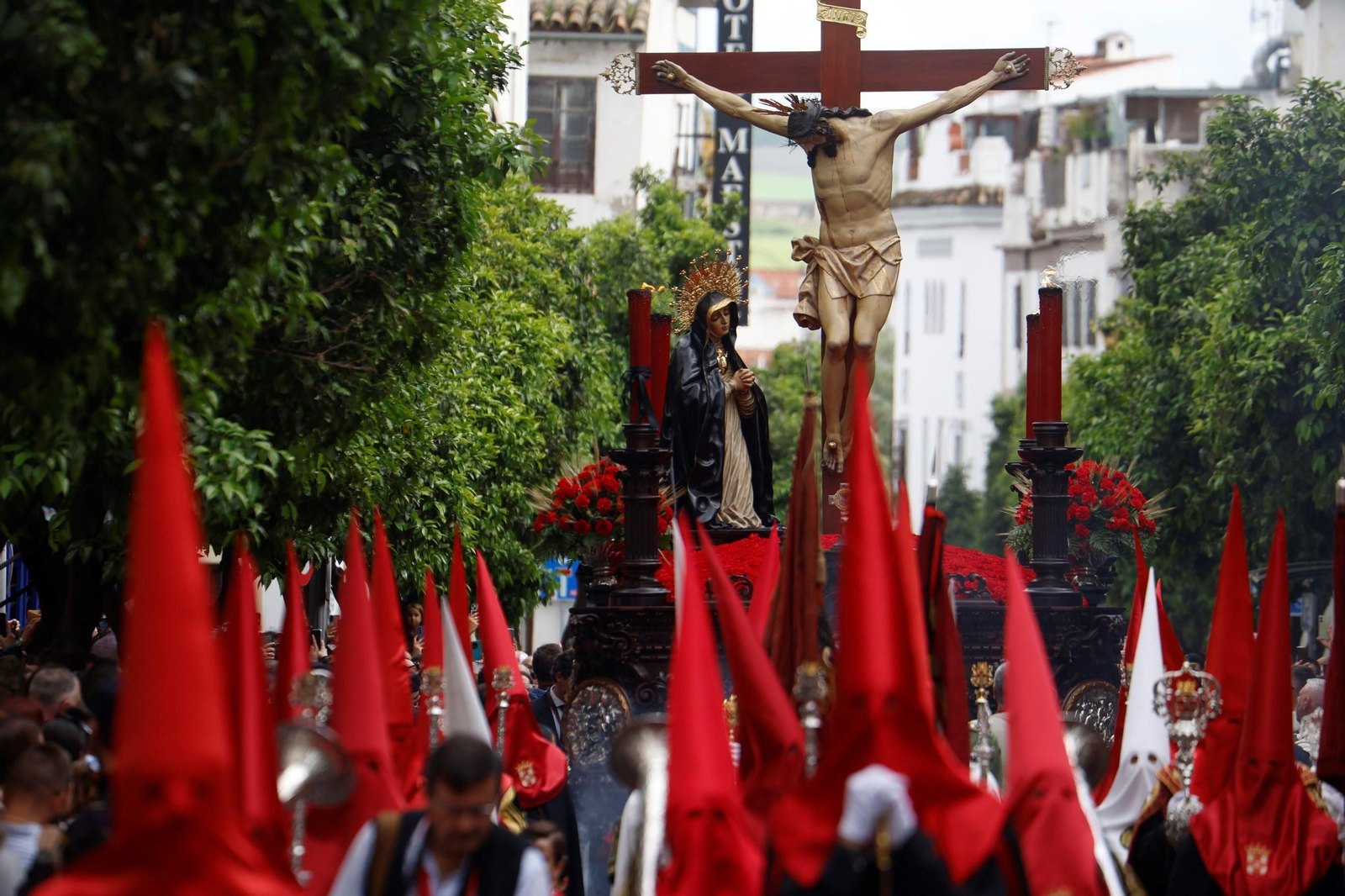 La procesión de la Caridad en este Jueves Santo de Córdoba, en imágenes