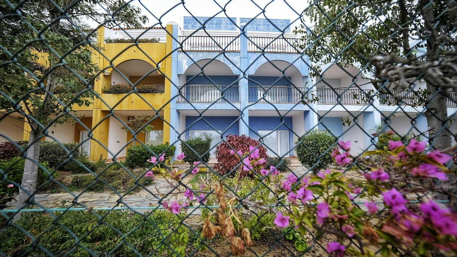 Vista exterior de las habitaciones del hotel.