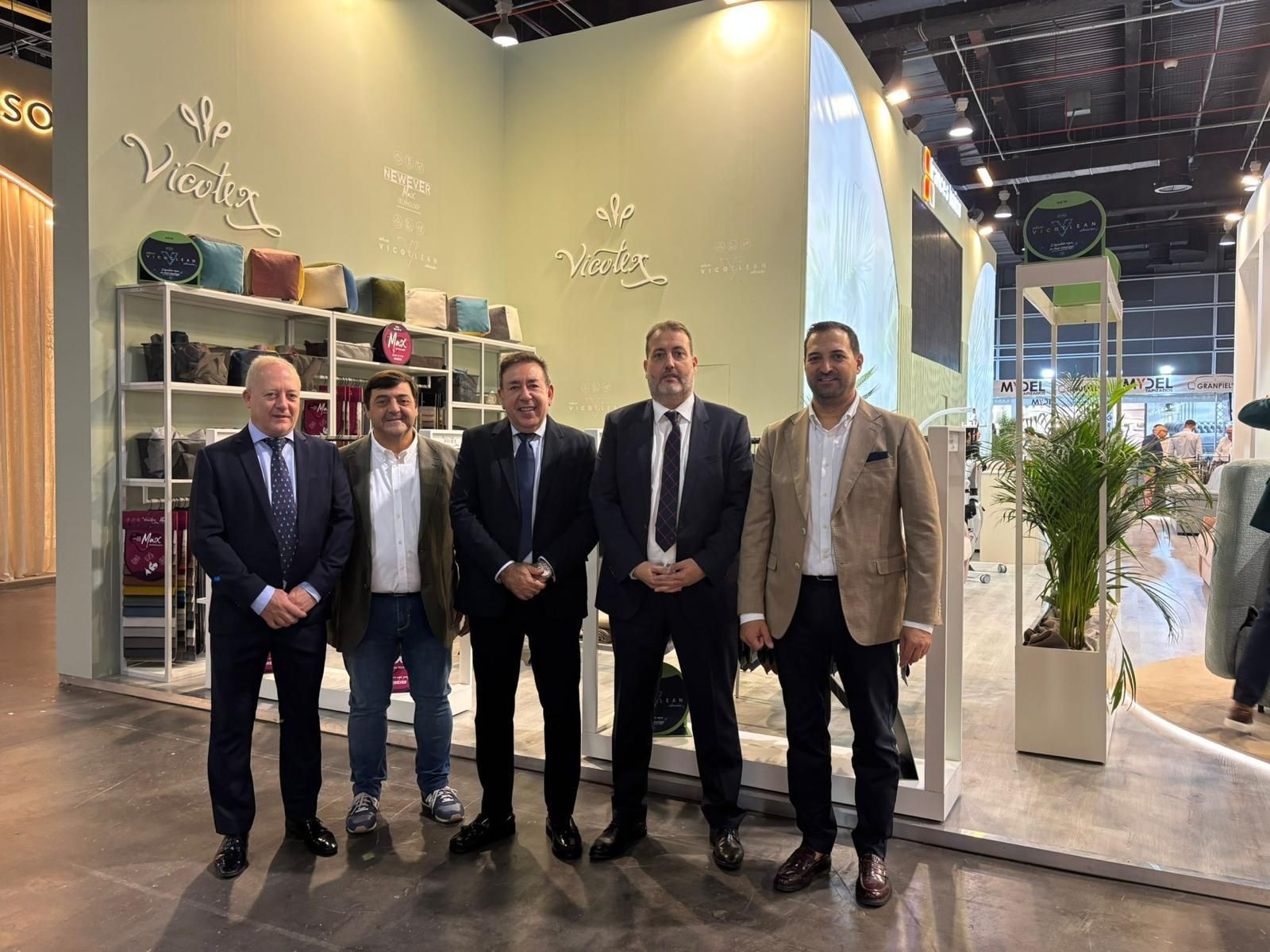 Representantes de Villa del Río en Hábitat Valencia. Representantes de Villa del Río en Hábitat Valencia.