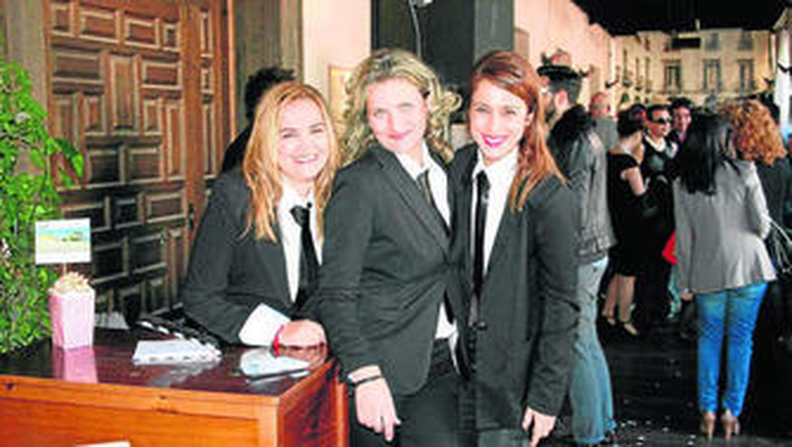 Nuria Ortiz Lozano, Isabel Rodríguez Plaza y Carmen Cañas Barros.