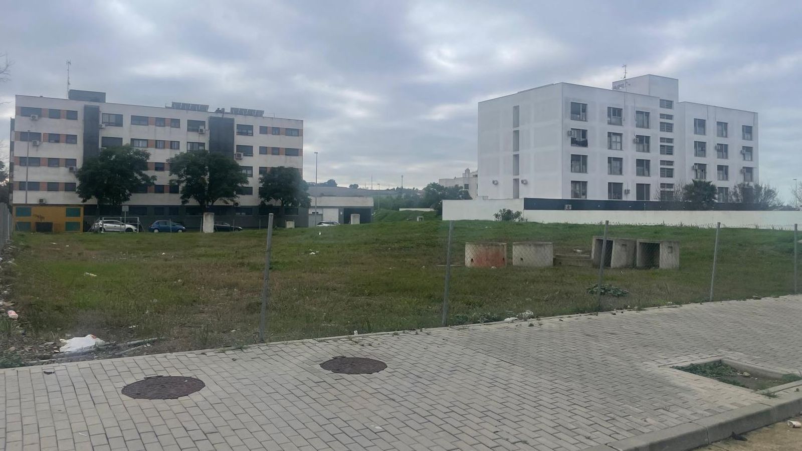 Parcela que ha sacado a licitación la Junta, en la zona de Guadabajaque, para la construcción de VPO.