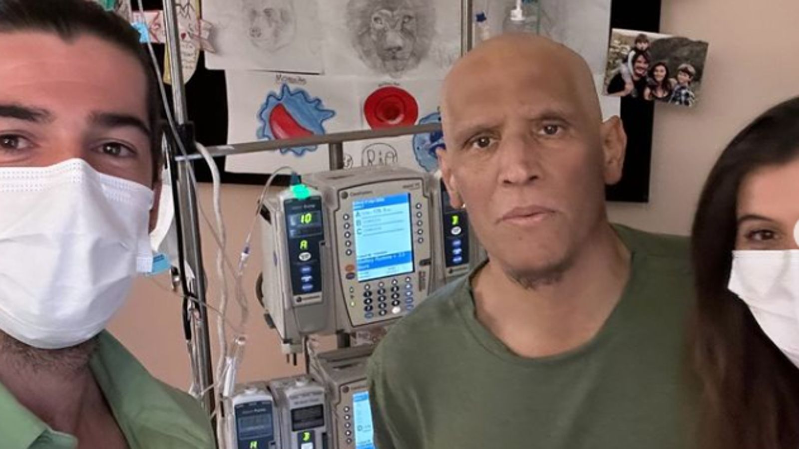 La fotografía de Miguel Ángel Muñoz con un desmejorado Sergio Peris-Mencheta.