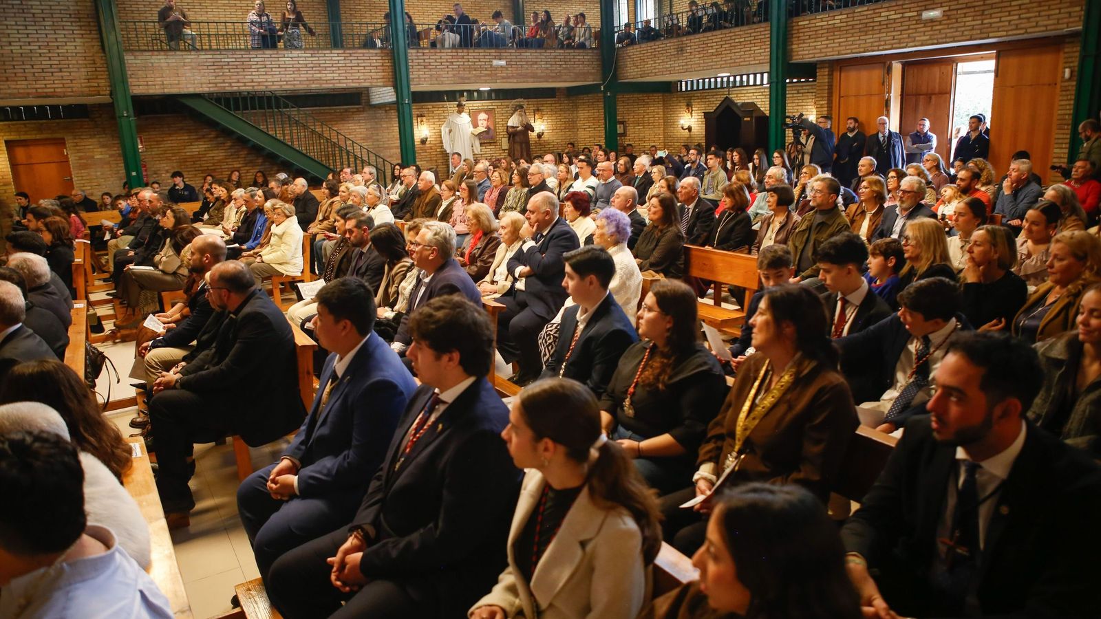 El publico asistente al Pregóin Juvenil.