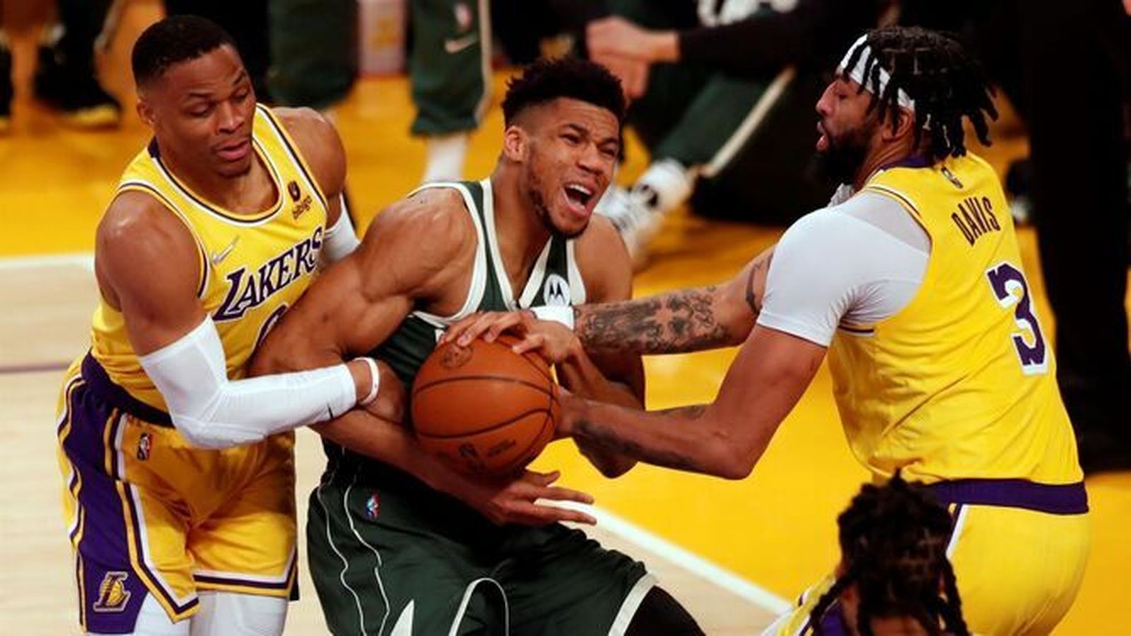 Los Lakers, oficialmente fuera de los 'playoff'