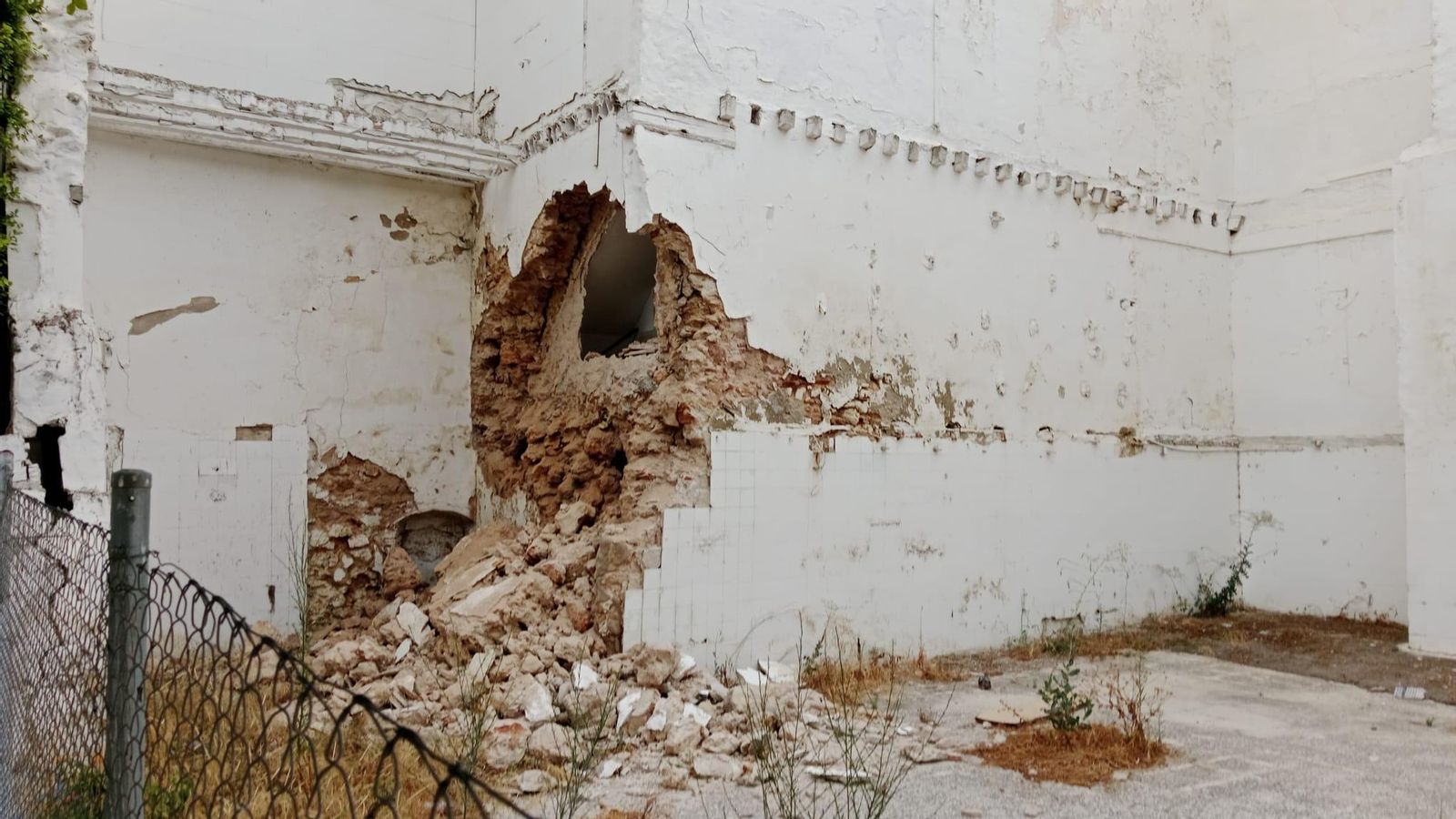 Desprendimientos en la parcela, en San Fernando