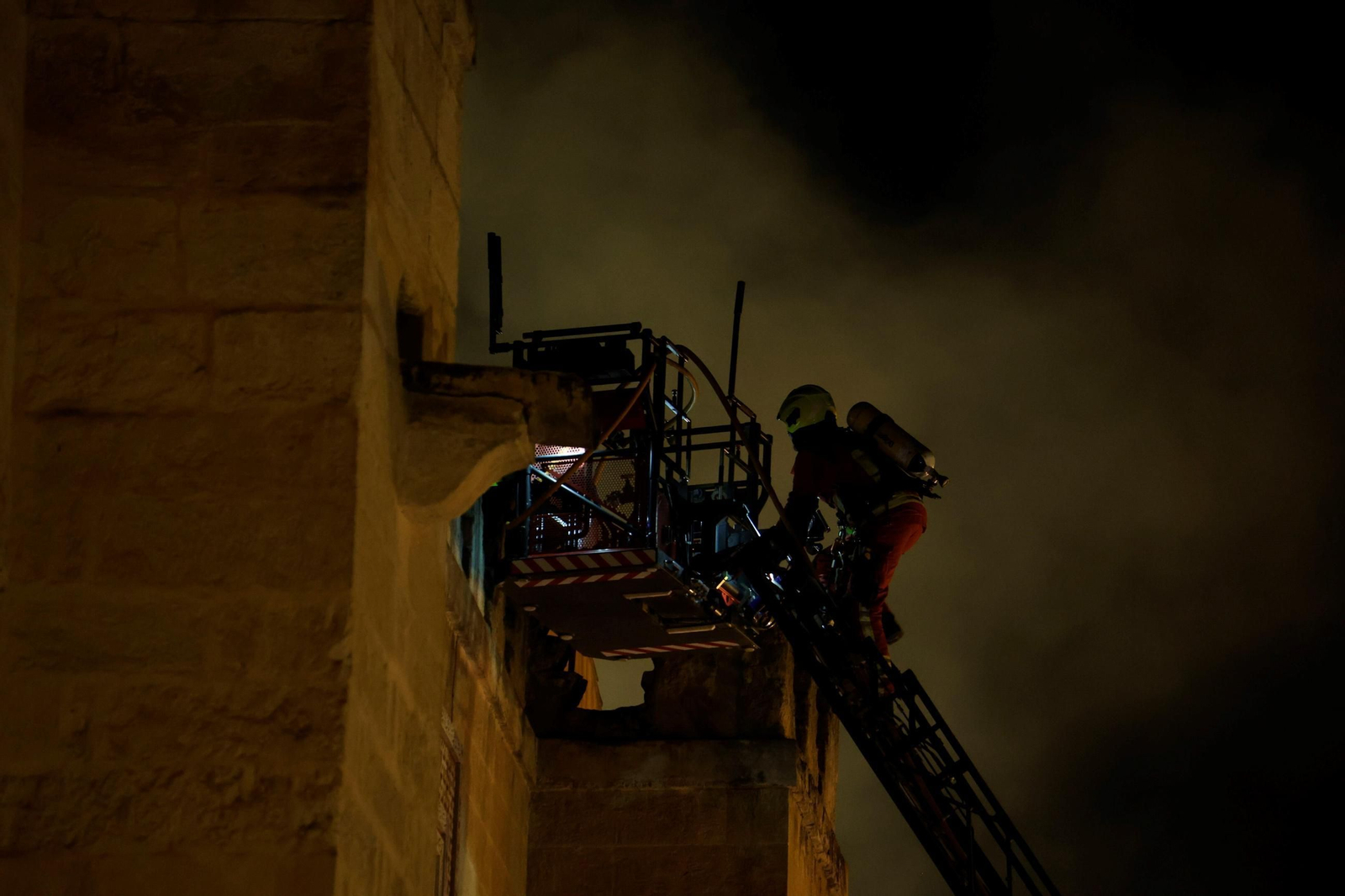 Las fotos del incendio en la Mezquita-Catedral de Córdoba
