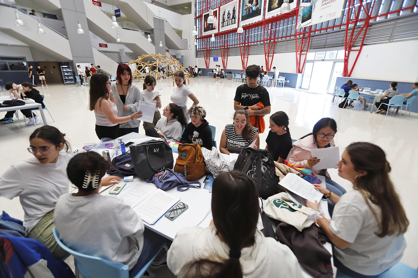 Imágenes del comienzo de las pruebas de evaluación para el acceso a la universidad en Huelva