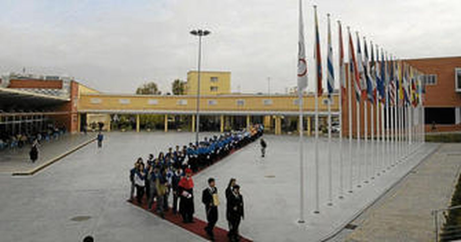La plaza principal de la Olavide durante la investidura como honoris causa de la naturalista británica Jane Goodall.