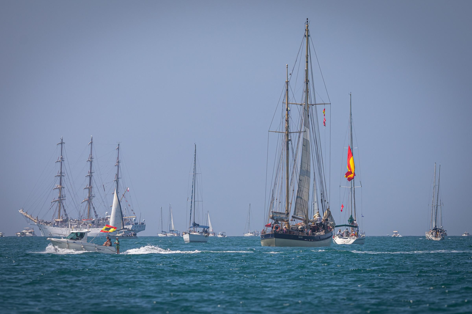Imágenes de la parada naval desde el mar
