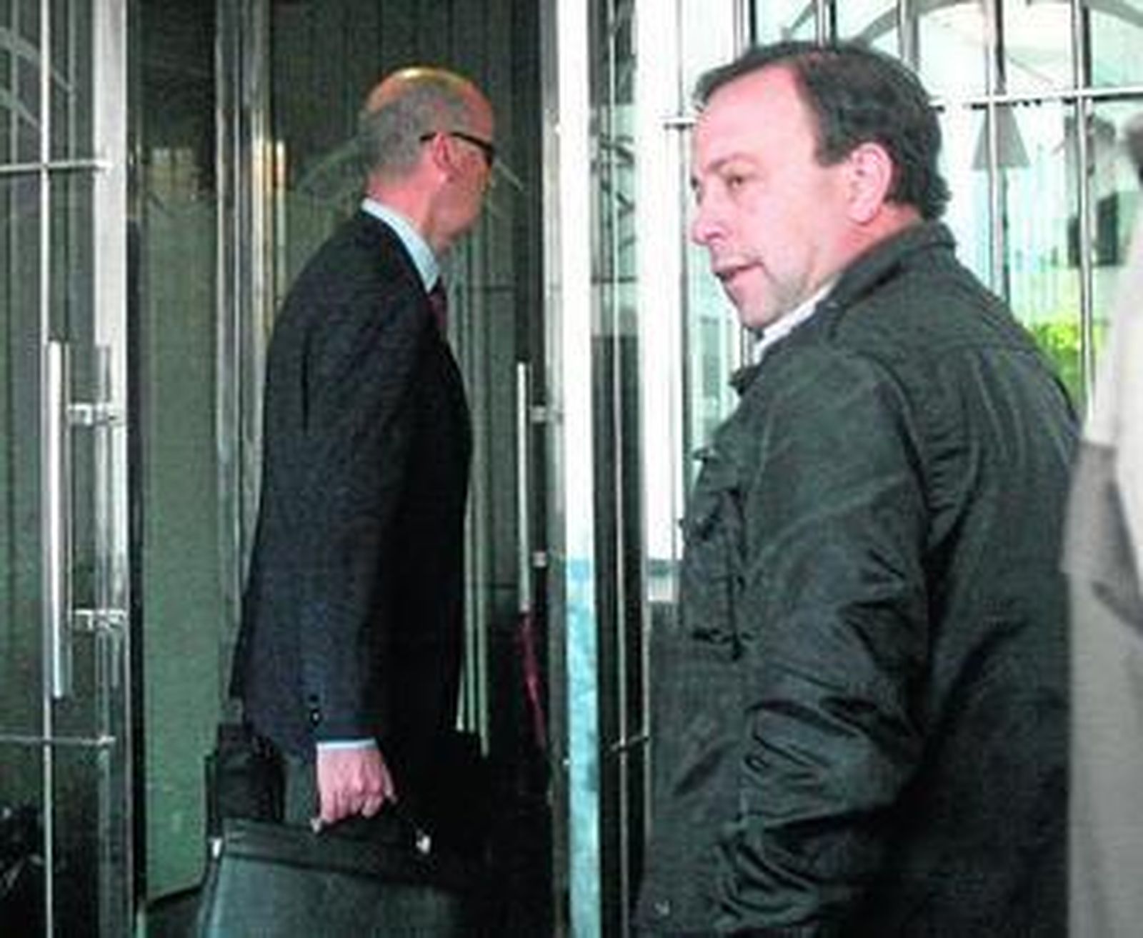 Carlos Sánchez acude al Palacio de Justicia para una vista oral.