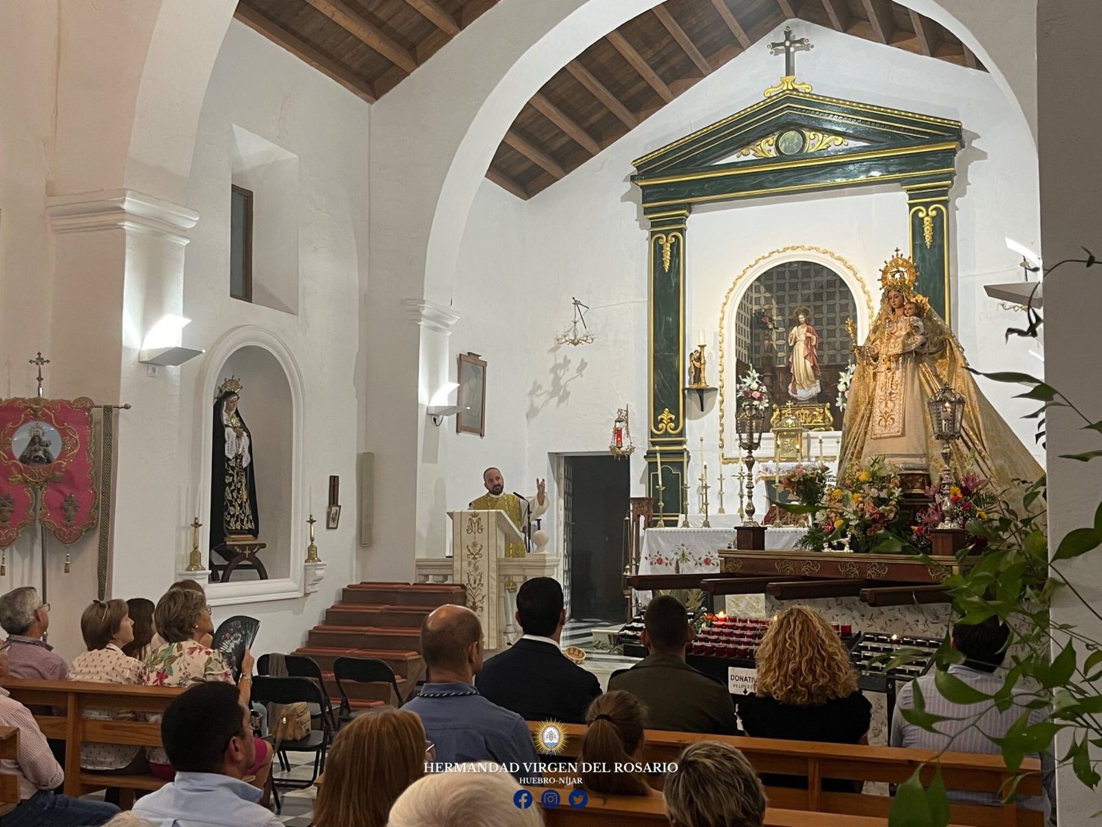 Misa en honor de  la Virgen del Rosario, patrona de Huebro