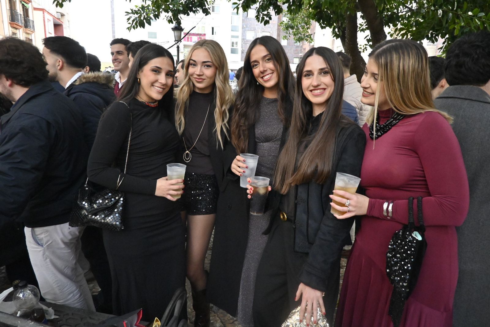 Búscate en las mejores fotografías del tardeo de este 31 de diciembre en Huelva