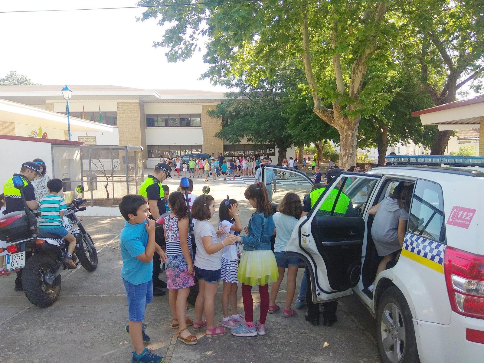 Los pequeños de la localidad disfrutaron de una intensa jornada con la Policía Local, en la que aprendieron las claves de la seguridad vial.