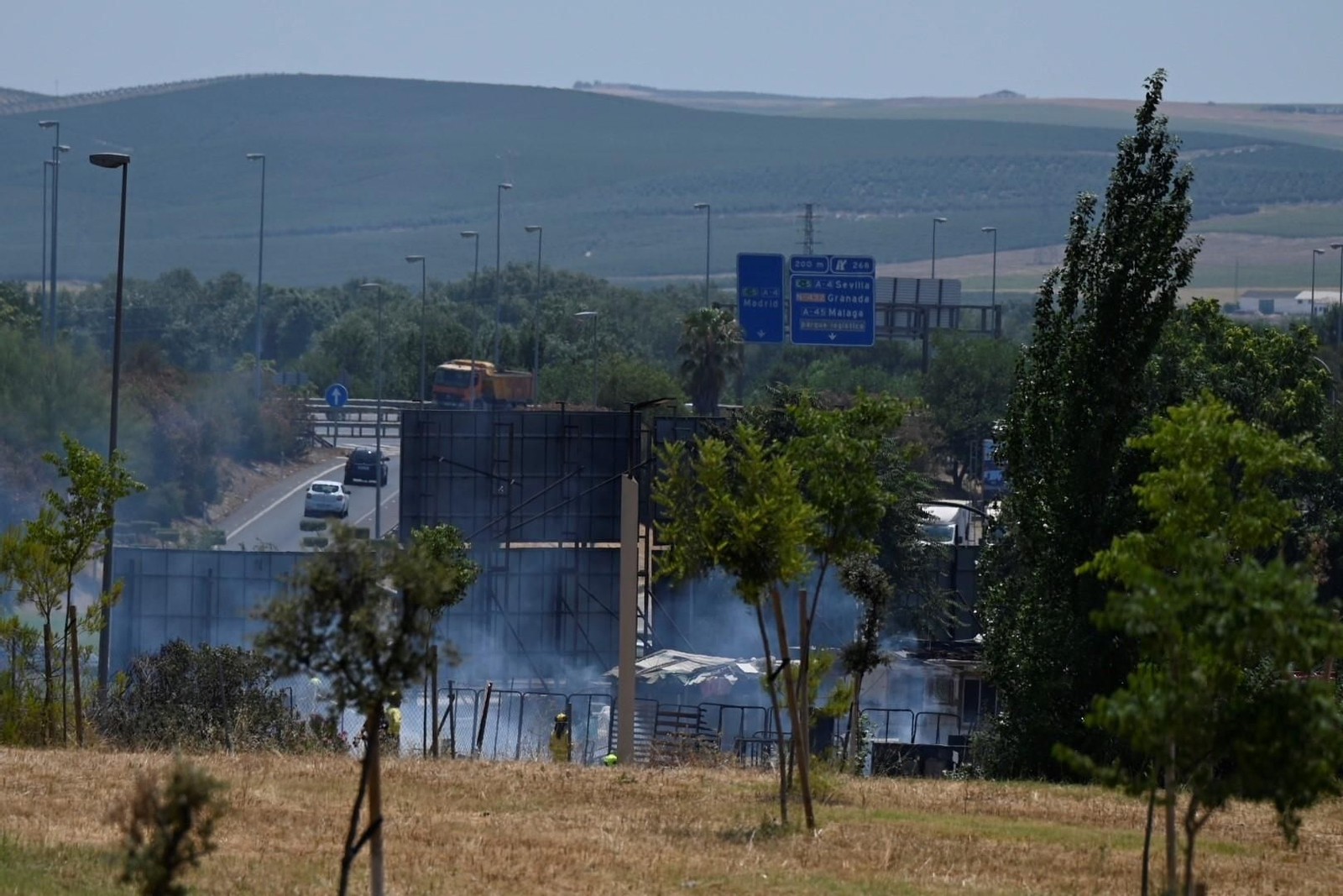 Las imágenes del incendio junto al Carrefour Zahira