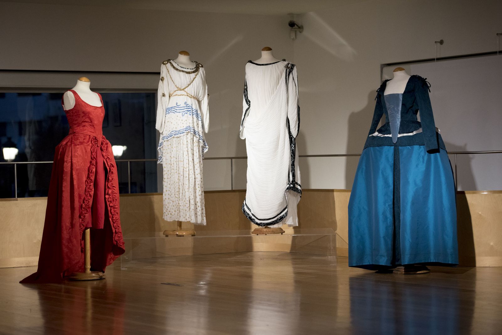 Vestuario que se expone en la Sala Zaida.