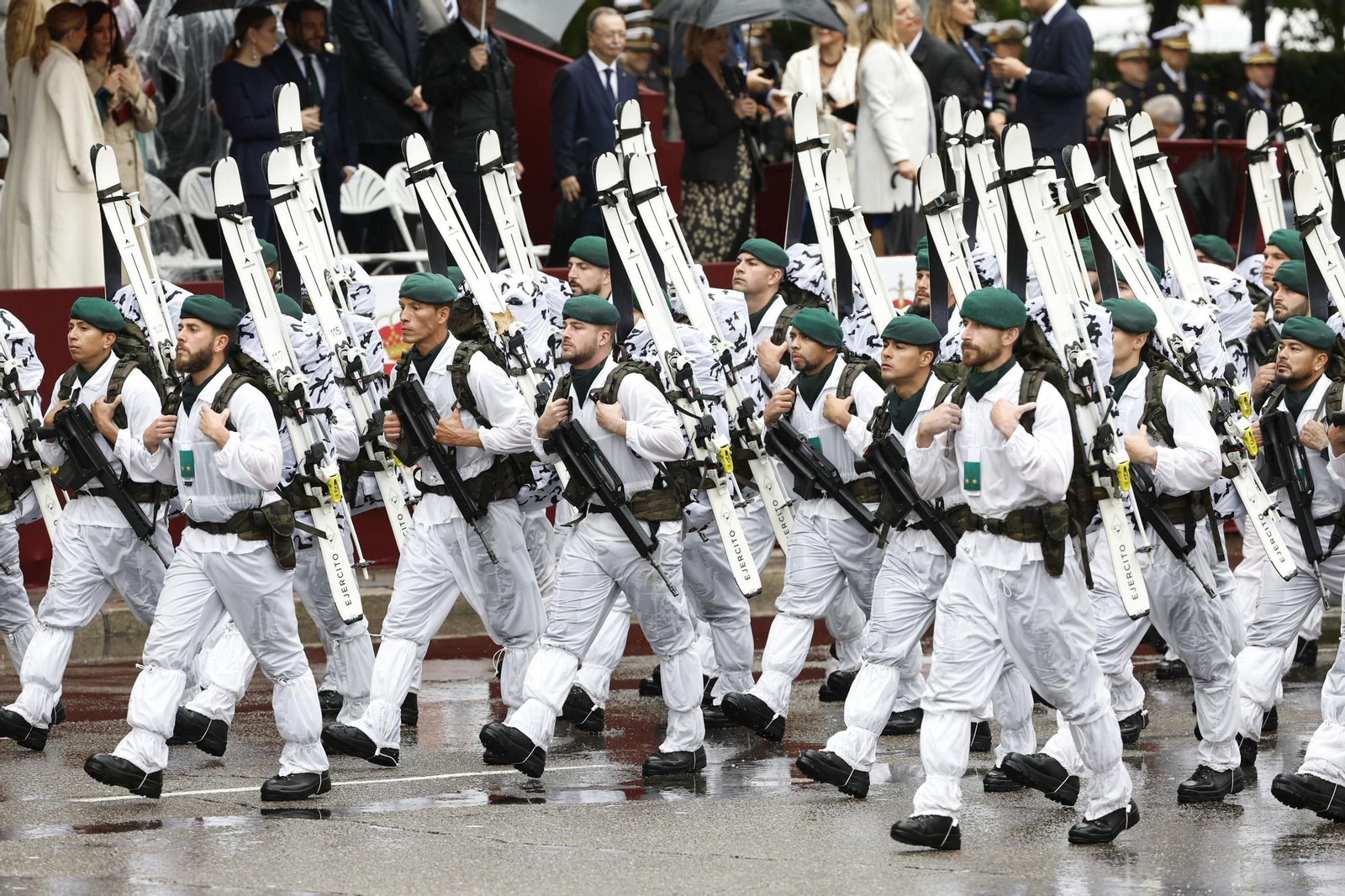 El desfile militar del Día de la Hispanidad, en imágenes
