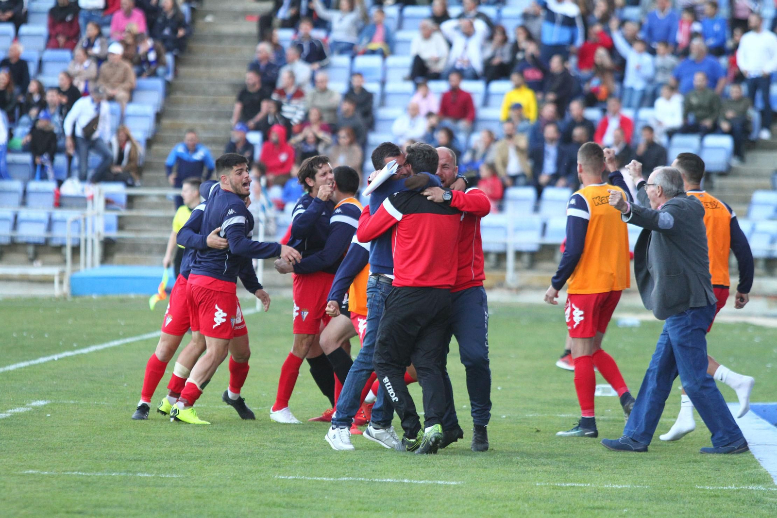 Imágenes del encuentro entre el Recreativo de Huelva y el San Fernando