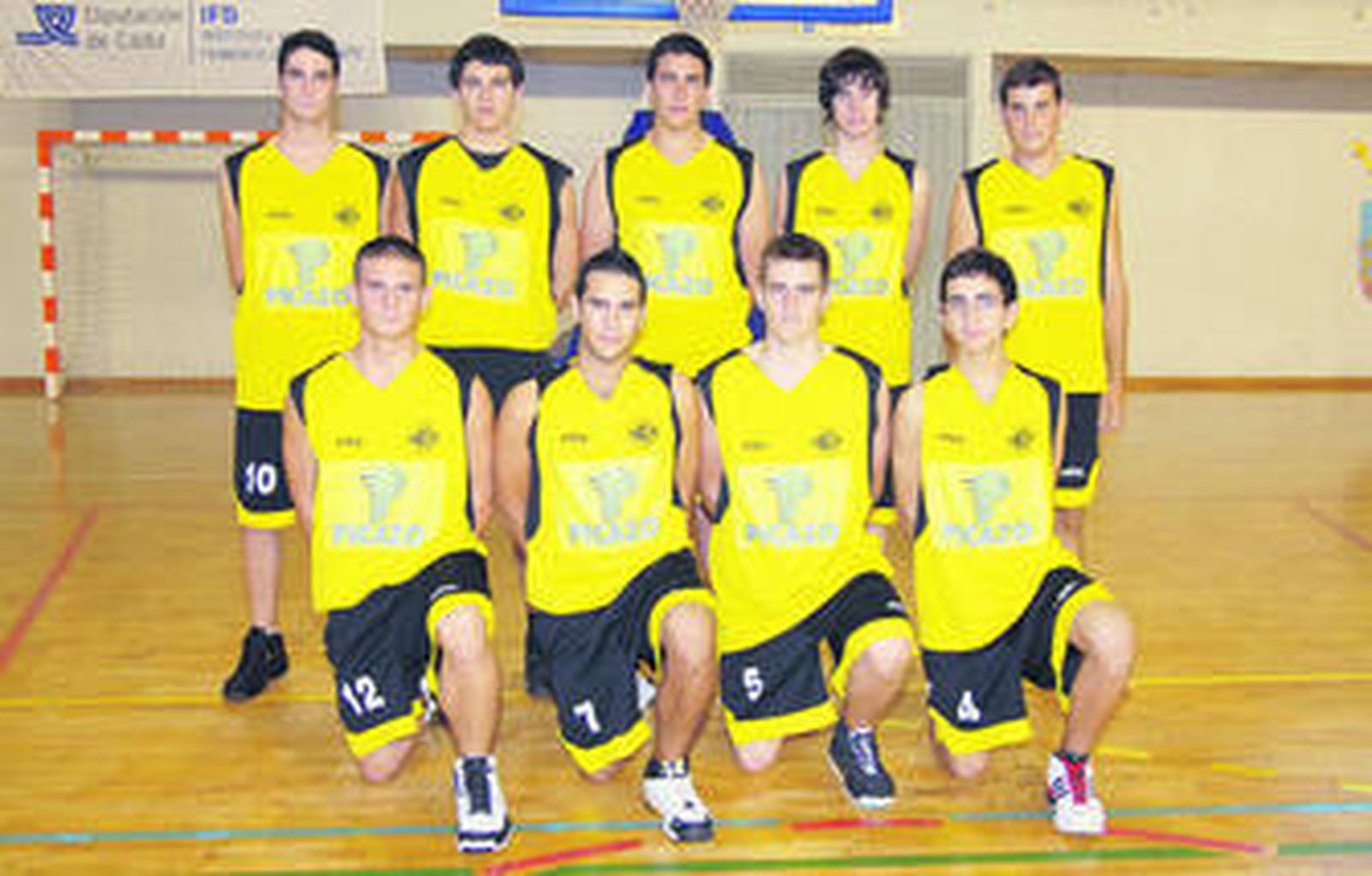 Formación del equipo juvenil del Cristalería Picazo.