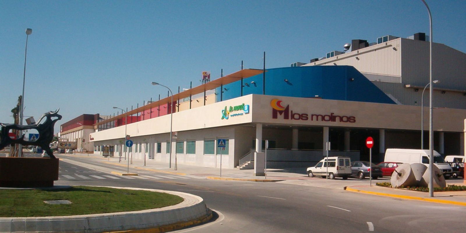 El centro comercial Los Molinos, en el que se ubican las nueve salas de cines adquiridas por el Ayuntamiento.