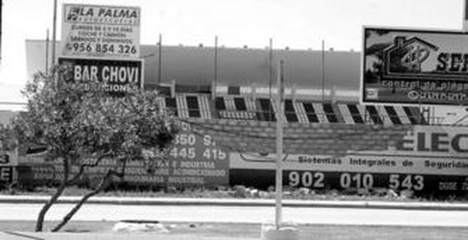 El estadio José del Cuvillo, situado junto a la antigua travesía de la N-IV.