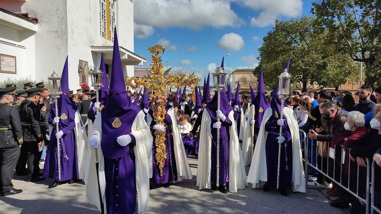 La Cruz de Guía de San Rafael, al salir del templo.