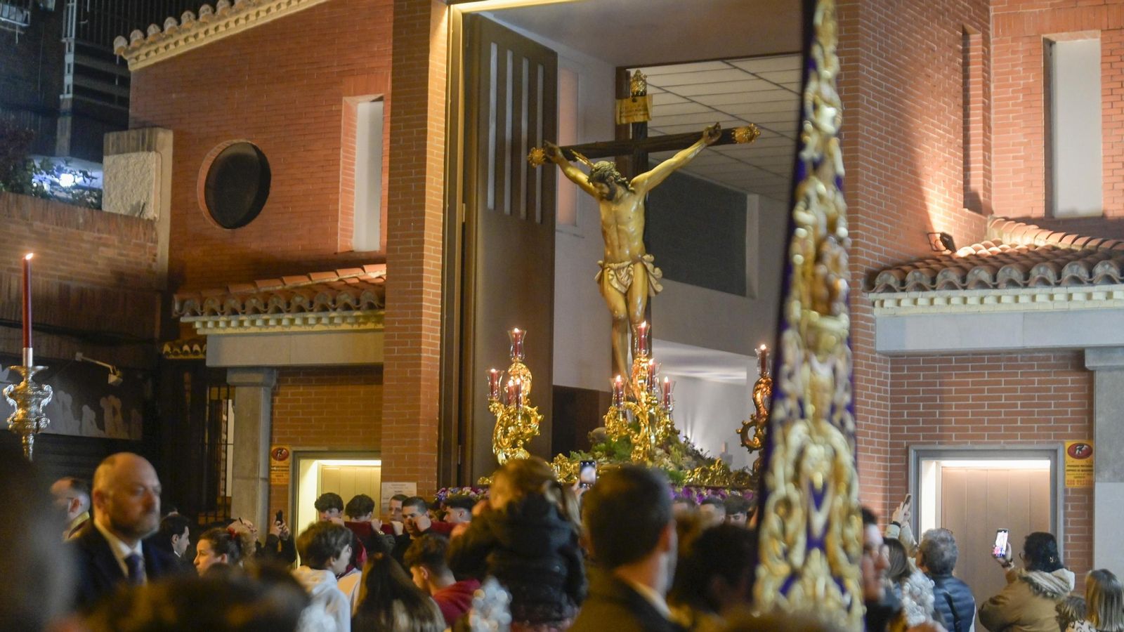 Fotogalería: Vía Crucis Hermandad de la Sagrada Lanzada 2025