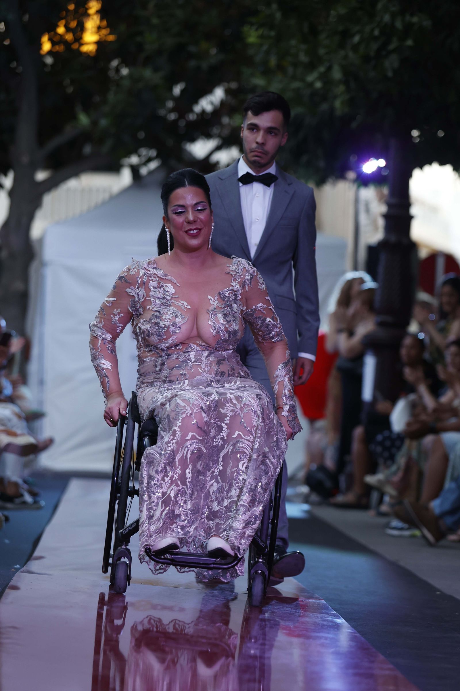 Las imágenes del Desfile de Jóvenes Diseñadores en la Plaza de la Magdalena