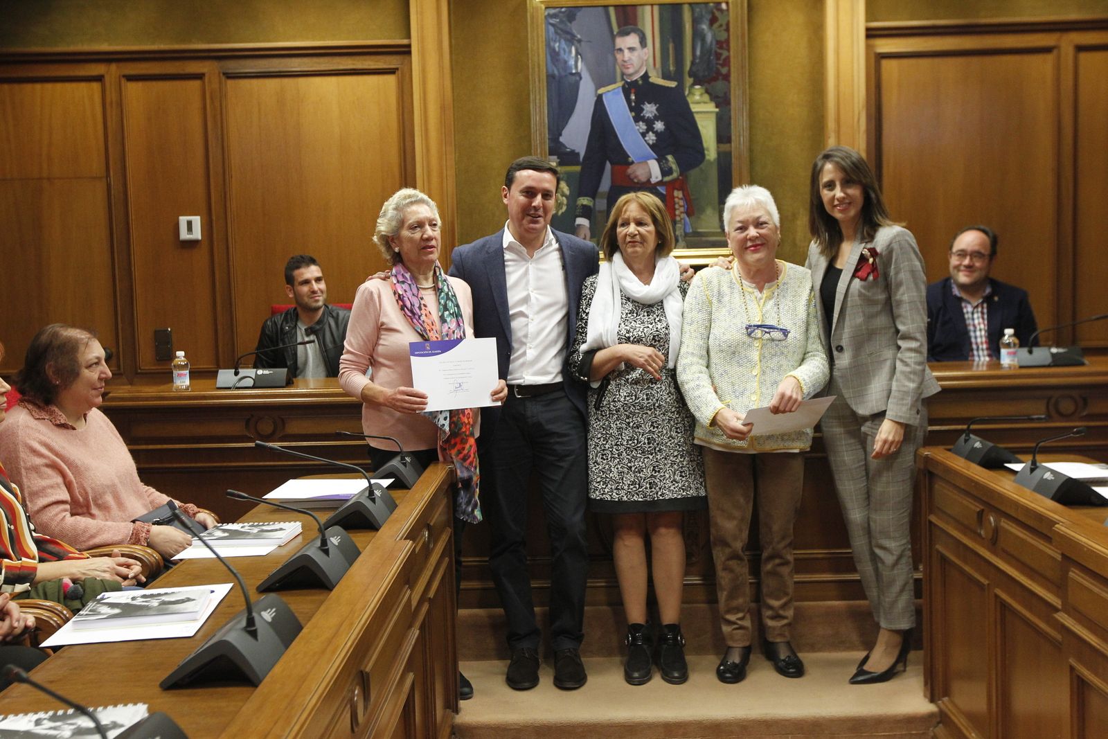 Fotogalería entrega acreditaciones Talleres Carmen de Burgos. Diputación de Almería