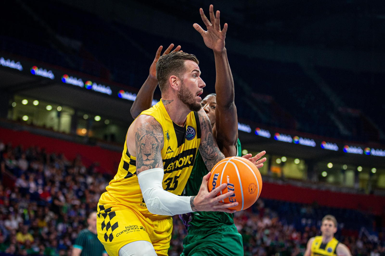 Las fotos de la final de la BCL entre Lenovo Tenerife y Unicaja Baloncesto