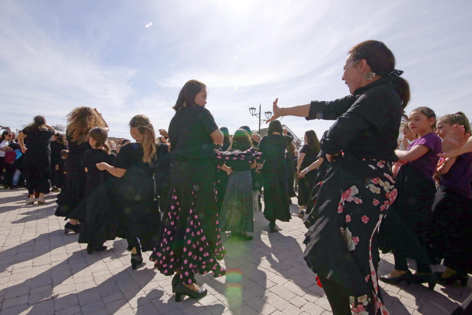 Himno Andaluz a guitarra y flashmob flamenco por el día de Andalucía