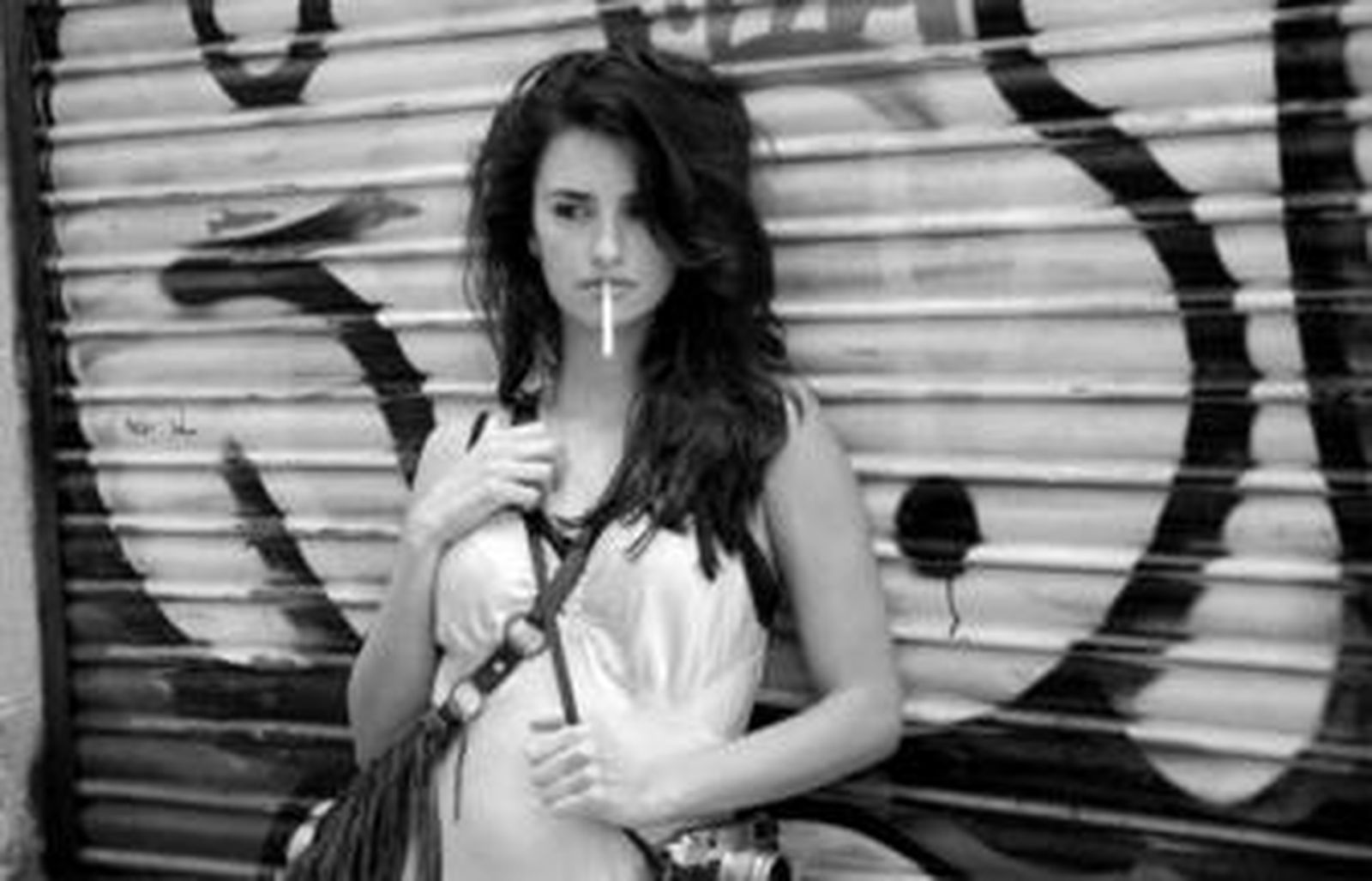 Penélope Cruz interpreta a una mujer que mantiene una relación atormentada con su ex marido.