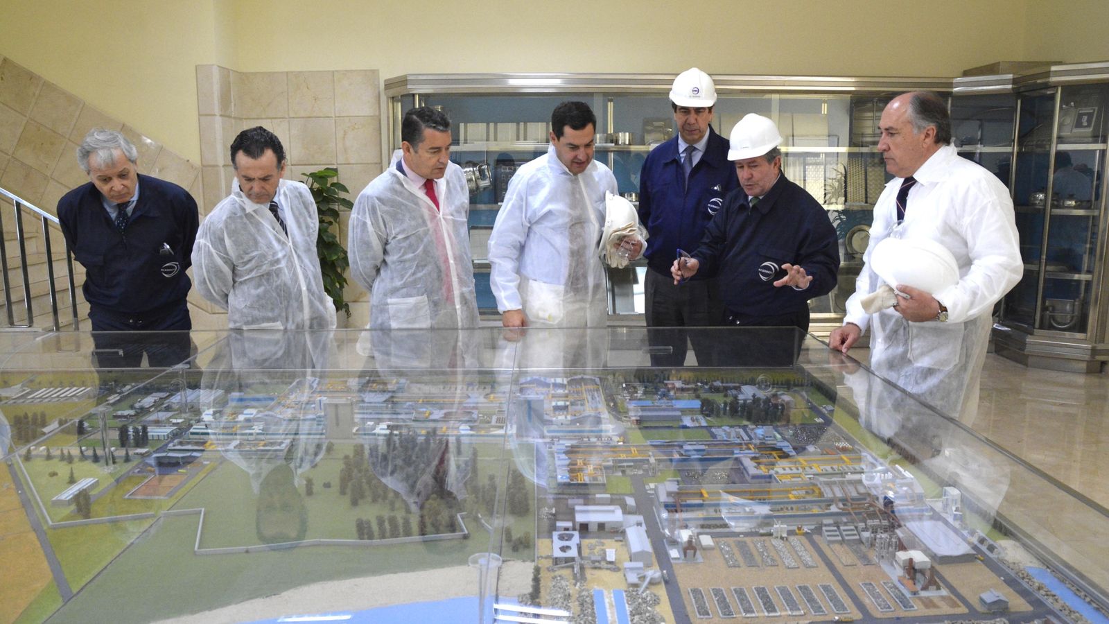 Visita del actual presidente de la Junta de Andalucía, Juanma Moreno, a la factoría