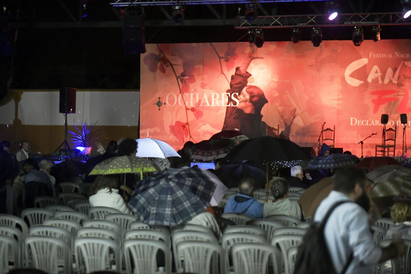 La lluvia irrumpe en el Festival Nacional de Cante Flamenco de Ogíjares