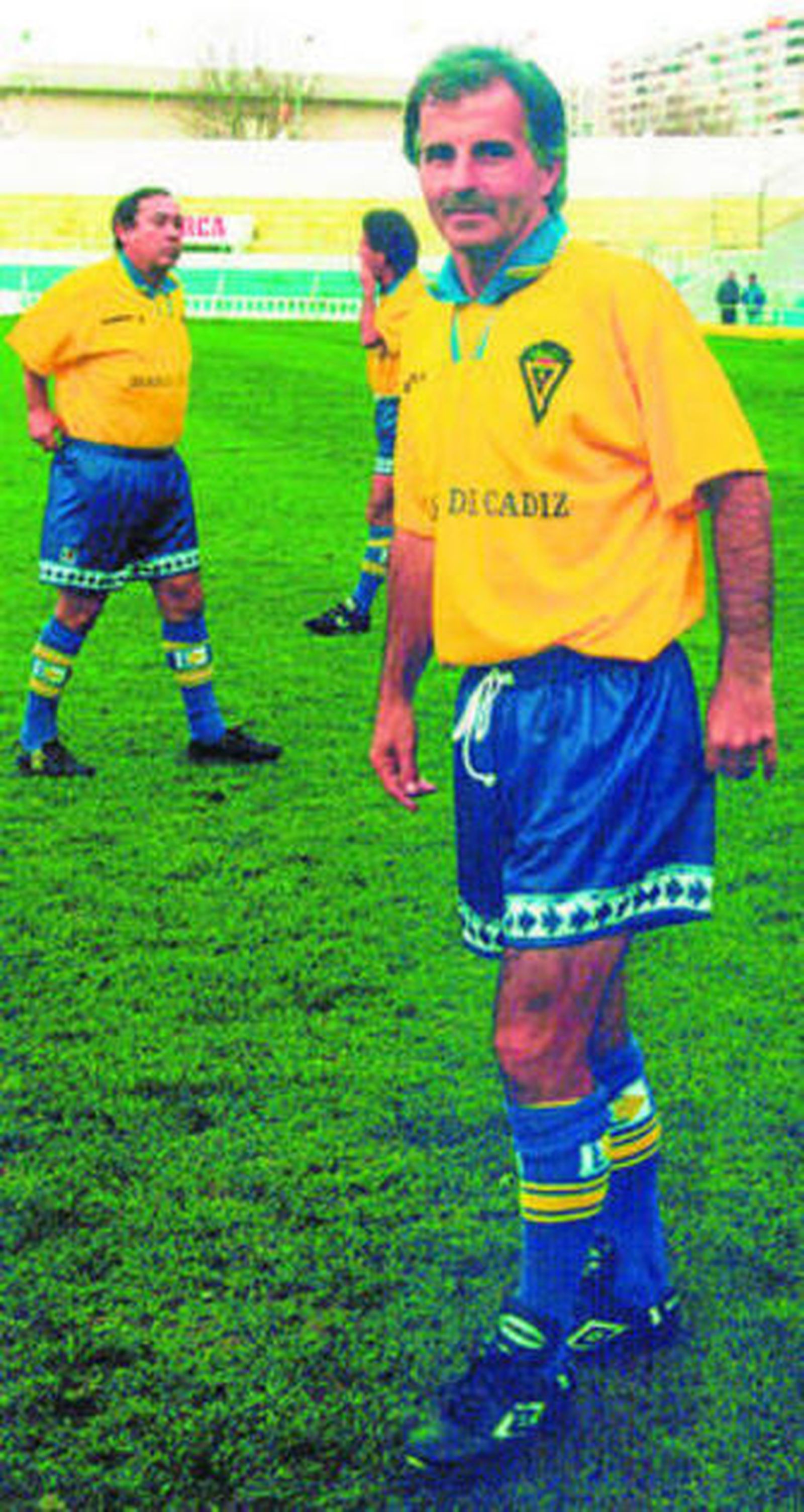 Carvallo, a finales del siglo XX en un partido de veteranos en Cádiz.