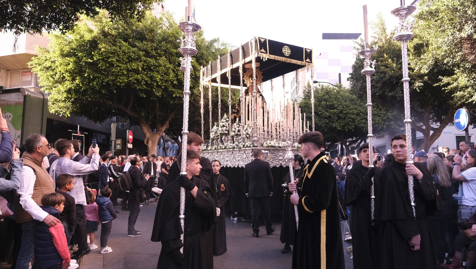 Procesión del Santo Entierro en Almería, en imágenes