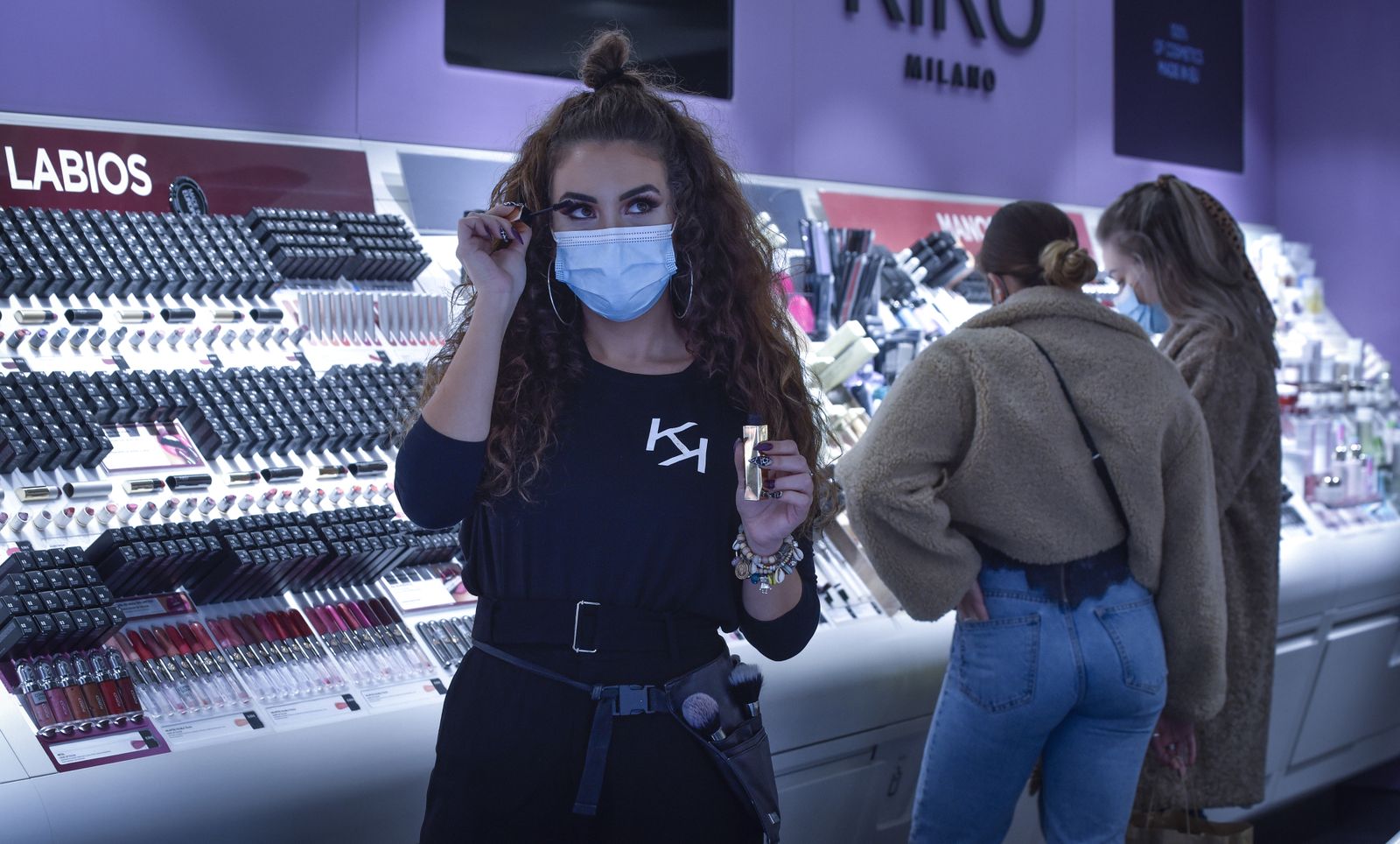 Luces y sombras en un buen puente para el comercio y la hostelería