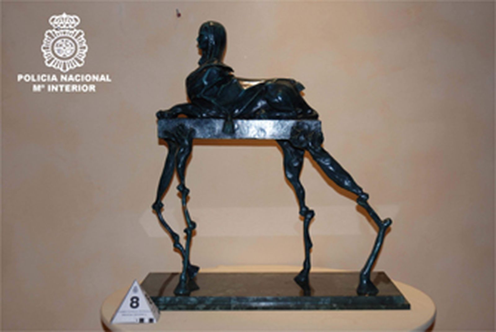 Intervenidas 81 piezas atribuidas a Dalí en un hotel de Estepona