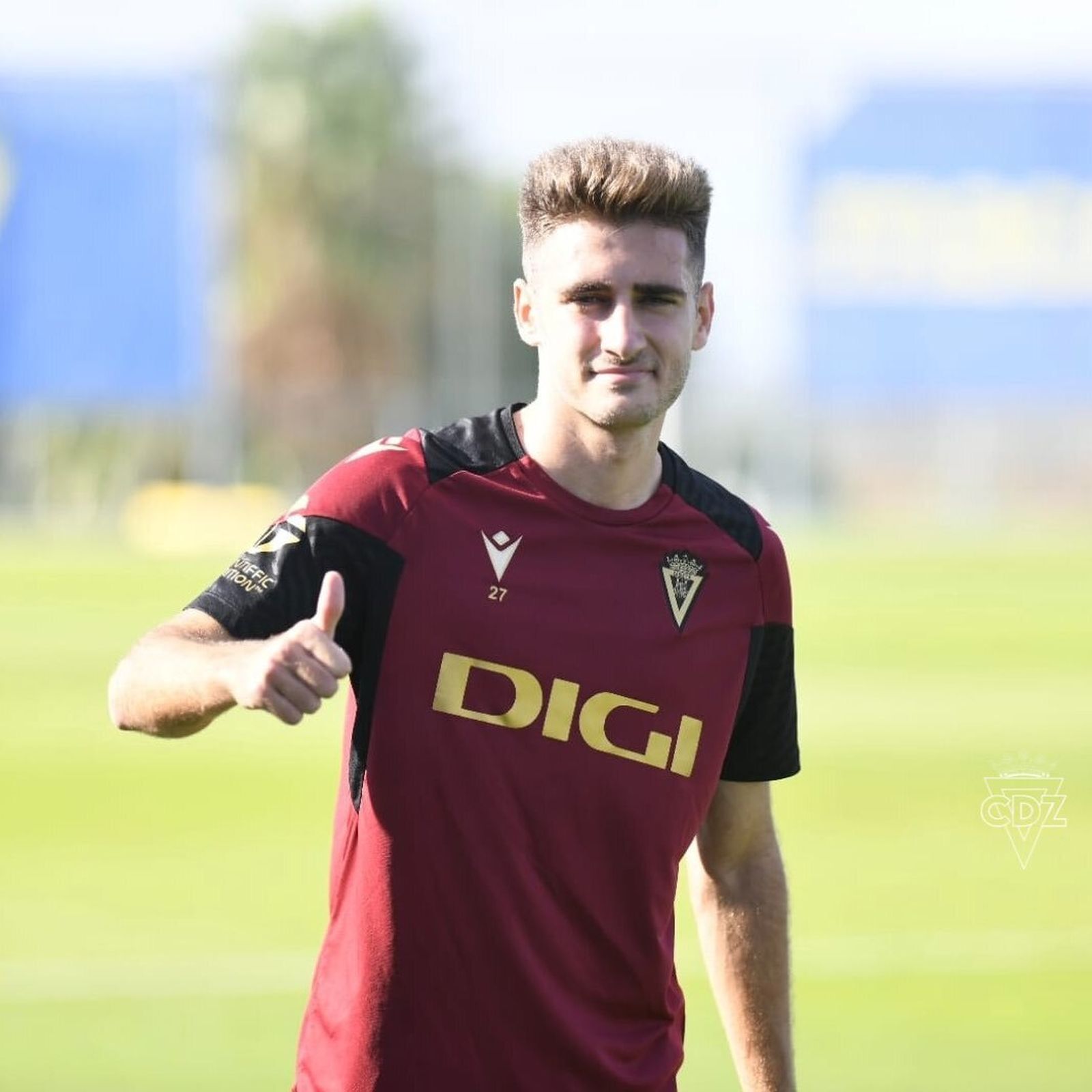 Robert Navarro en su primer entrenamiento en el Cádiz.