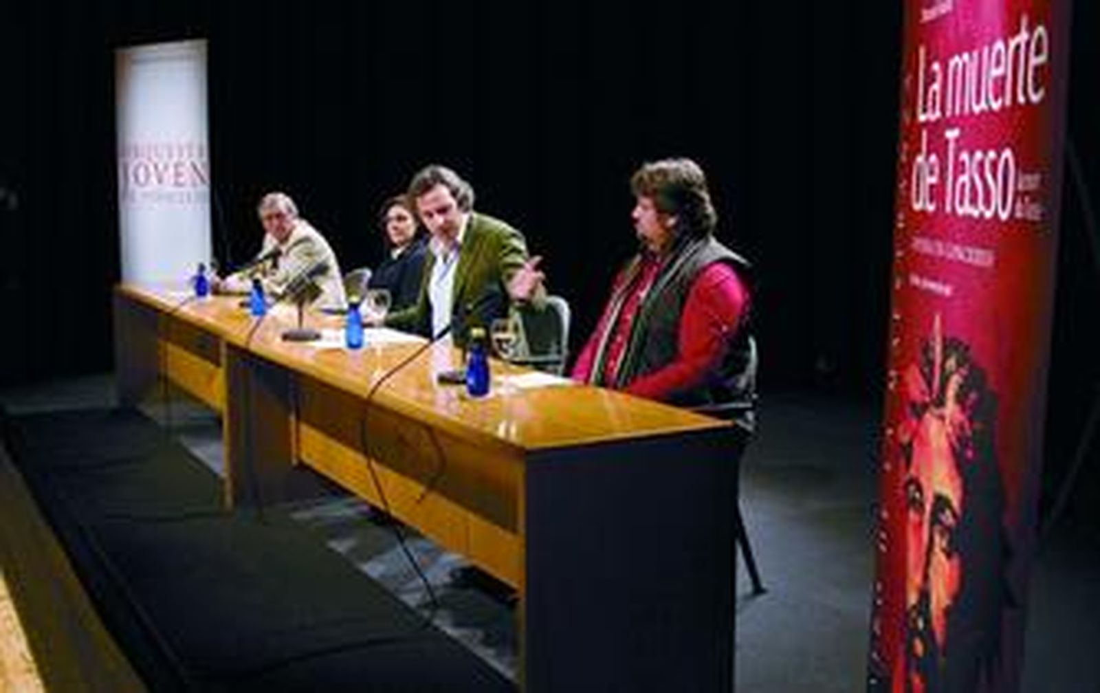De izquierda a derecha, Julio Gergely, Yolanda Auyanet, Pedro Halffter y José Ferrero, ayer, en la presentación de la ópera en el teatro.