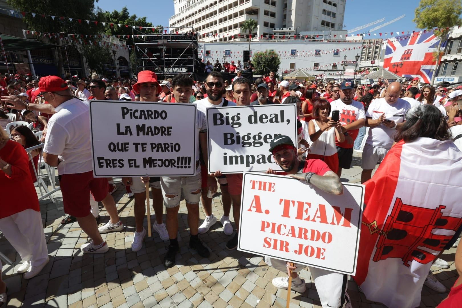 Pancartas en apoyo a Fabian Picardo.