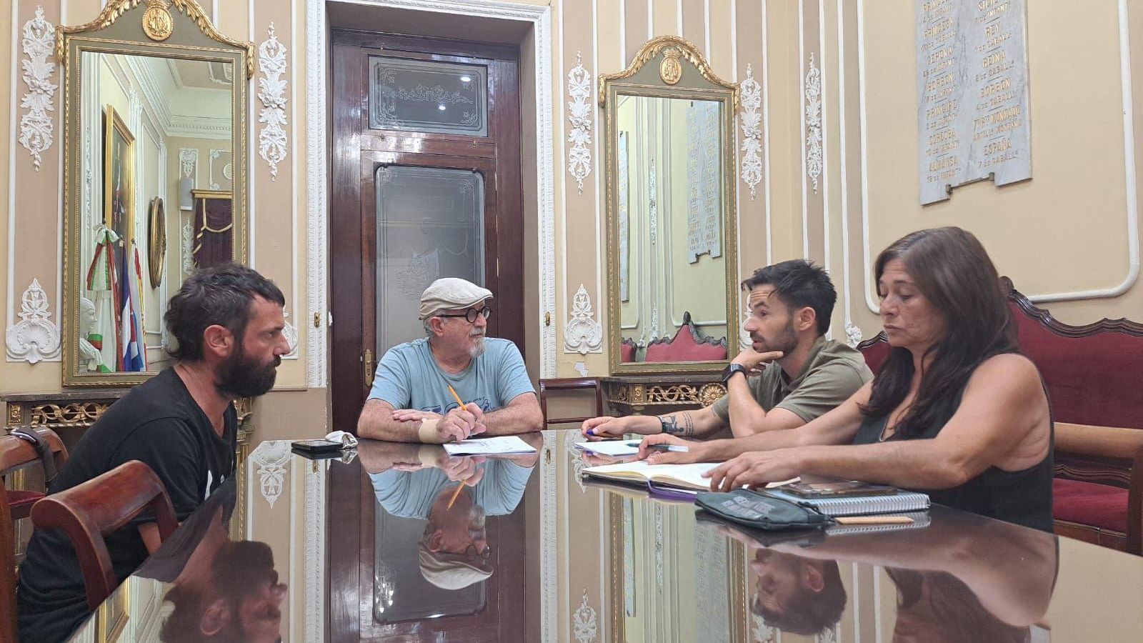 Reunión de responsables de Adelante Izquierda Gaditana con representantes de los vecinos de San Severiano