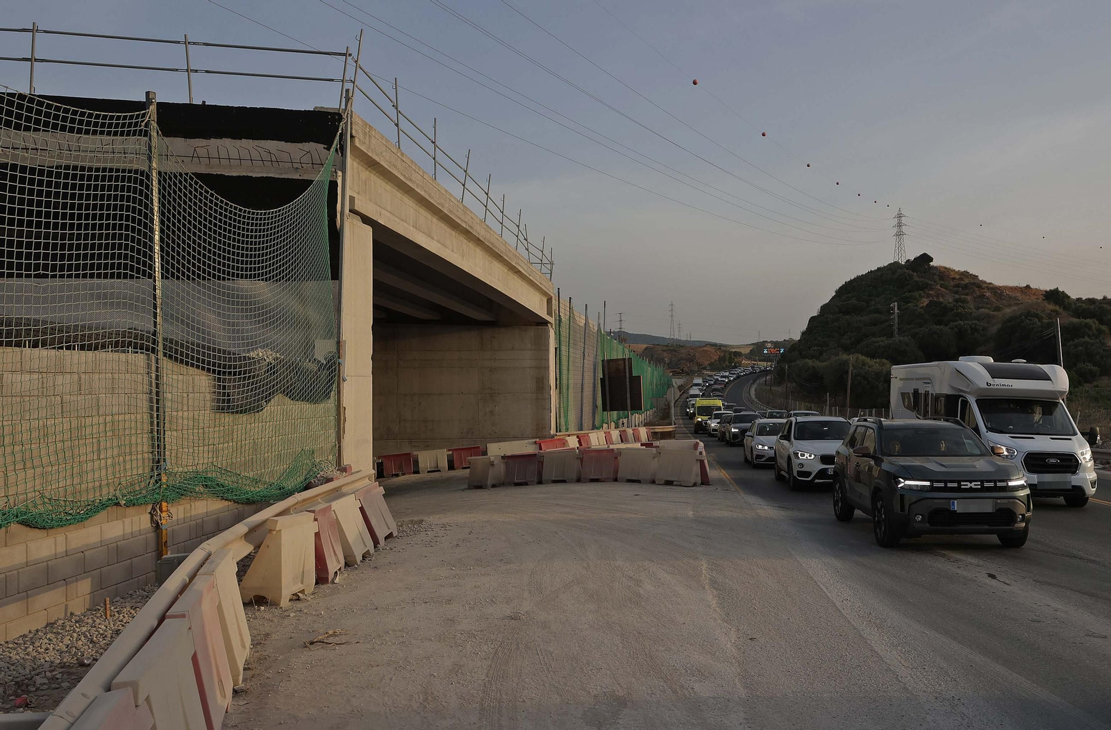 Fotos del colapso de tráfico en la N-340 por las obras del Acceso Sur de Algeciras