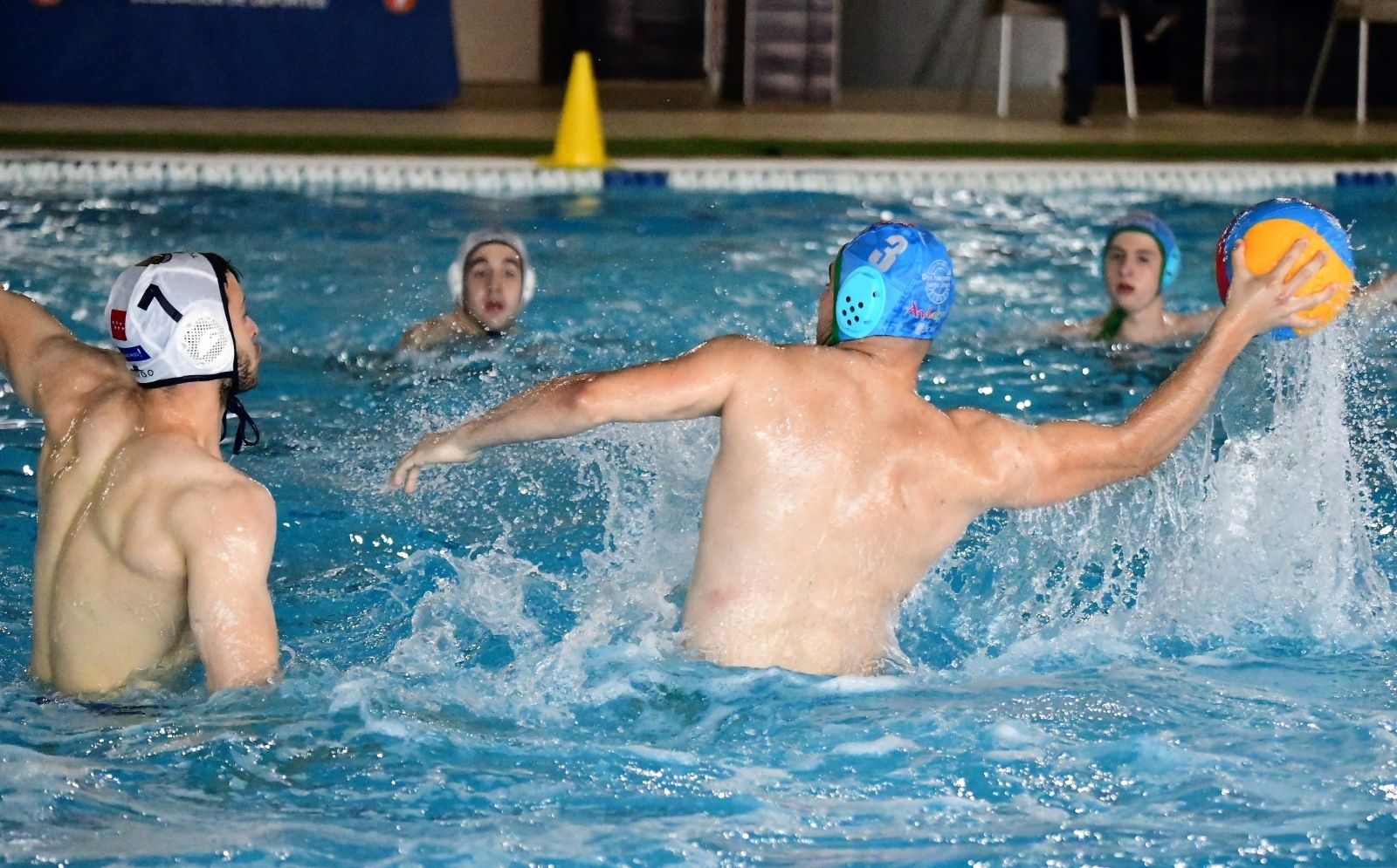 Ismael Rando realiza un lanzamiento a la portería madrileña.